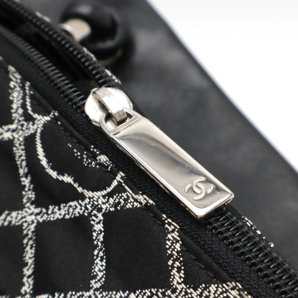 CHANEL Black Leather Shoulder Bag - Picture 7 of 10